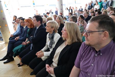 Osnovna šola 27. julij Kamnik že 40 let raste s prepričanjem, da če spoštujemo sebe, bomo znali spoštovati tudi druge (15)